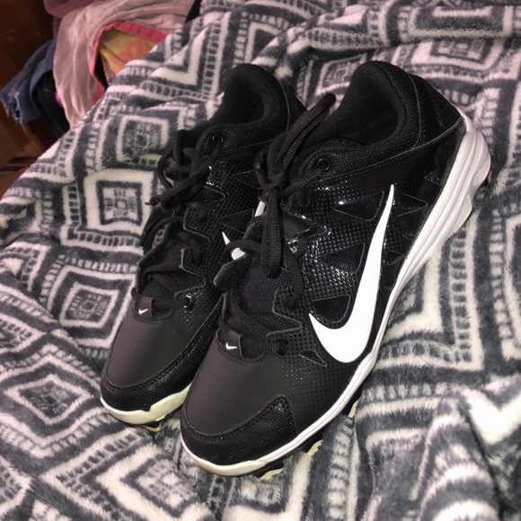 Nike Shoes - Womens Nike softball rubber cleats